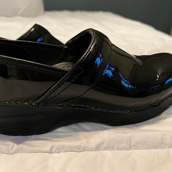 Dansko Professional Patent Leather Clogs Size 6 (36) - Picture 8 of 10